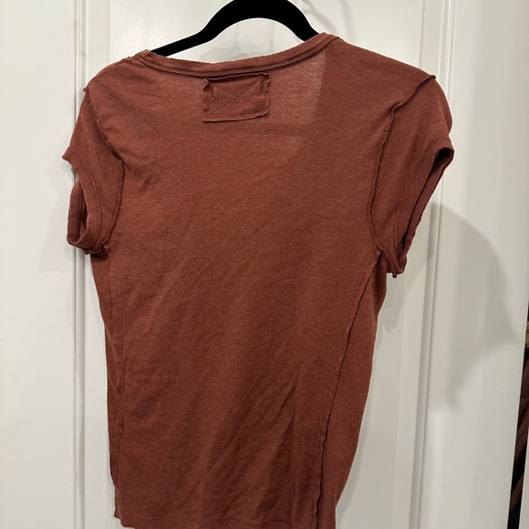 V-cut Tee - Picture 2 of 2